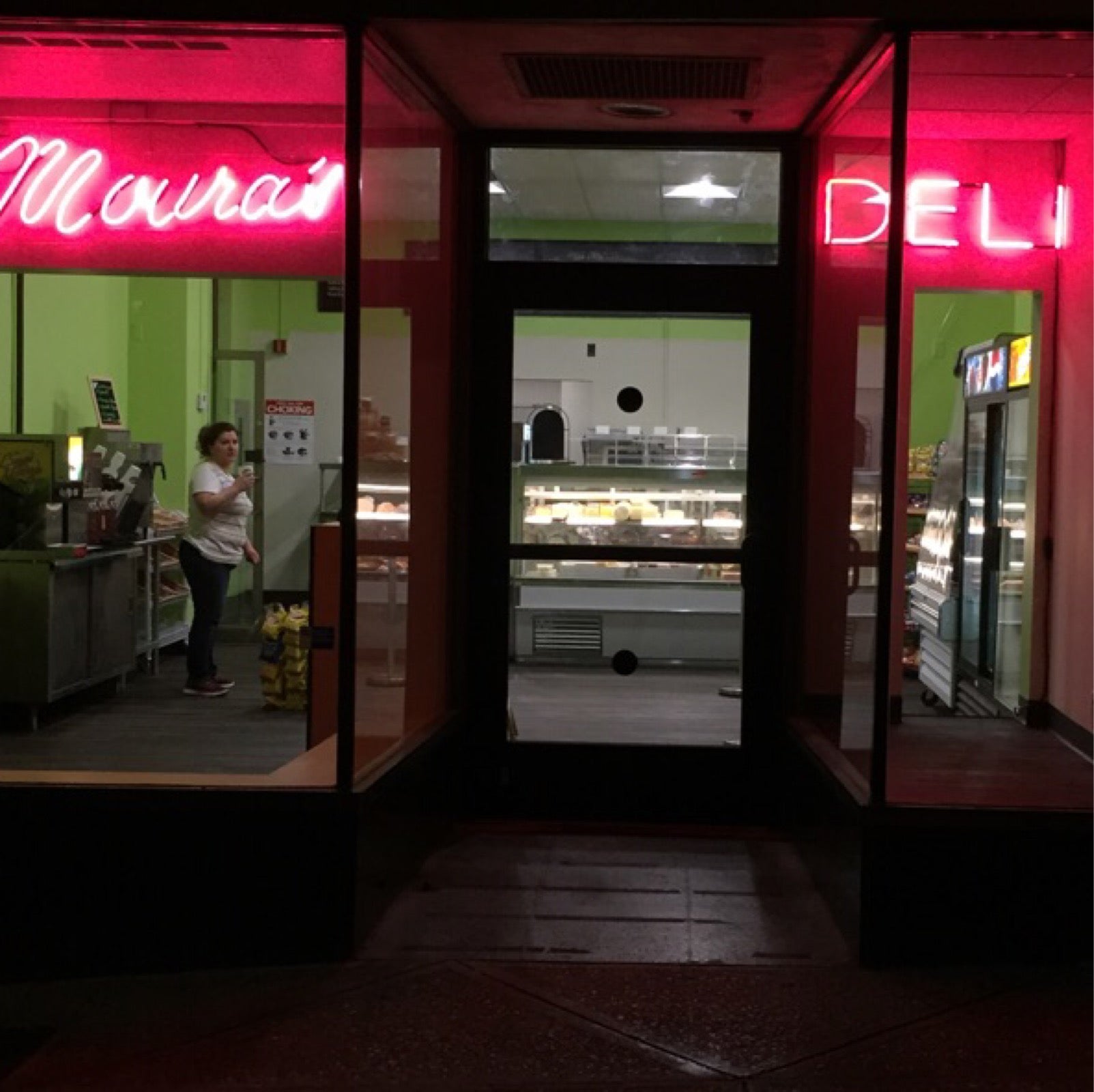 Moura's NY Deli